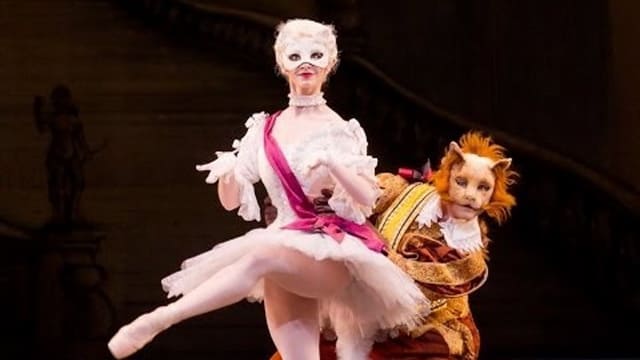 Кот в сапогах и белая кошечка