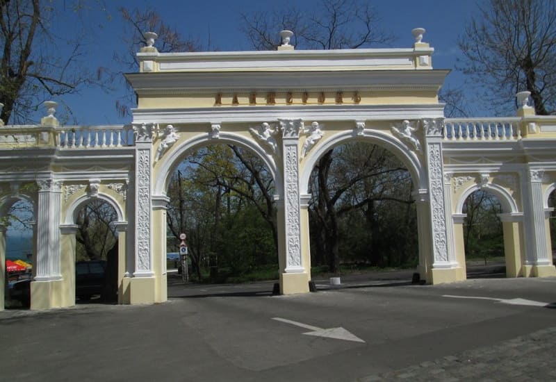 Арка входа на пляж Ланжерон после 2013