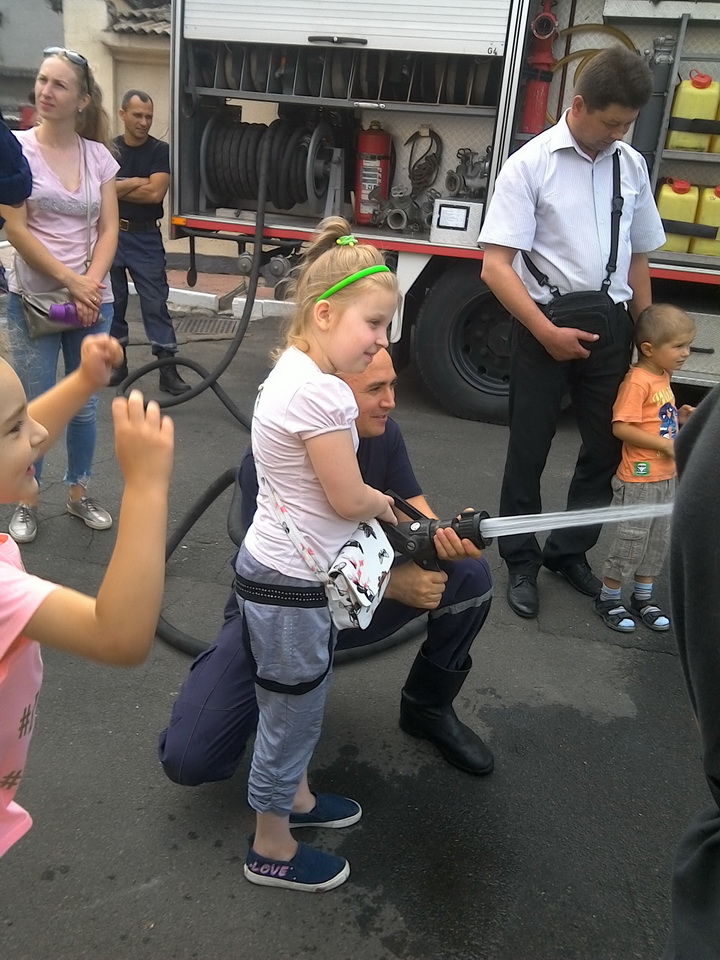 Миля тушит пожар