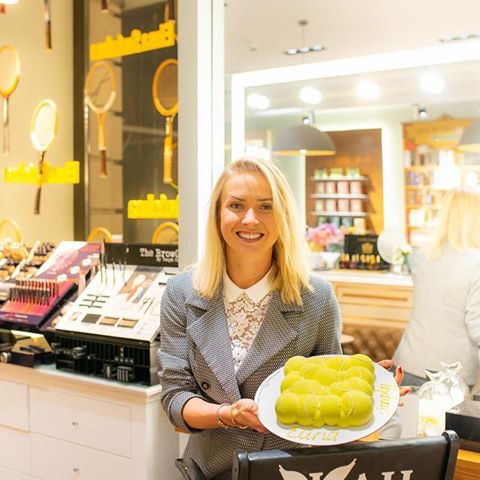 Elina Svitolina with cake